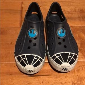 Crocs Boys’ Star Wars Slip-on Sneakers